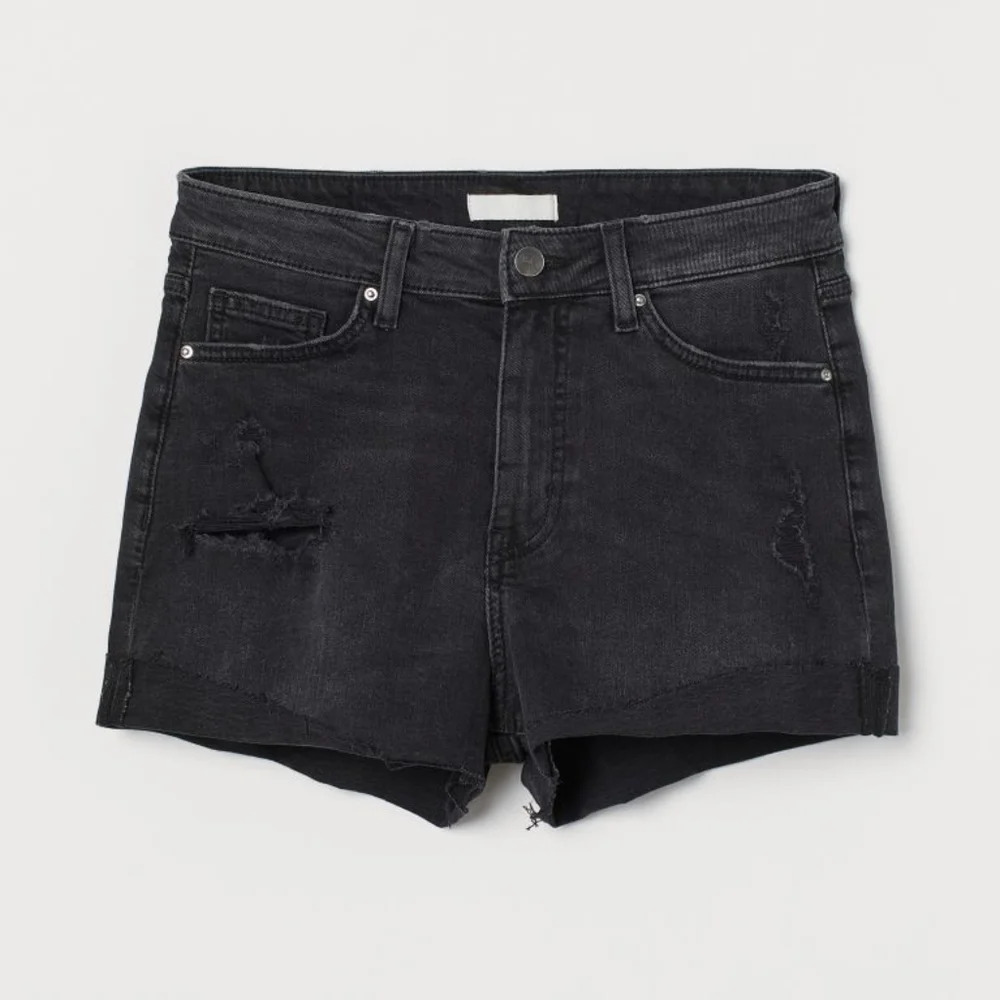*NWT* H&M Black Distressed Jean Short